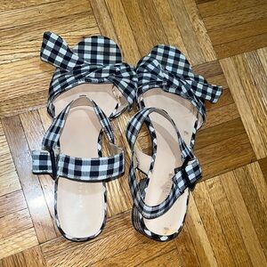 Ann Taylor gingham print sandals with blow detail size 8